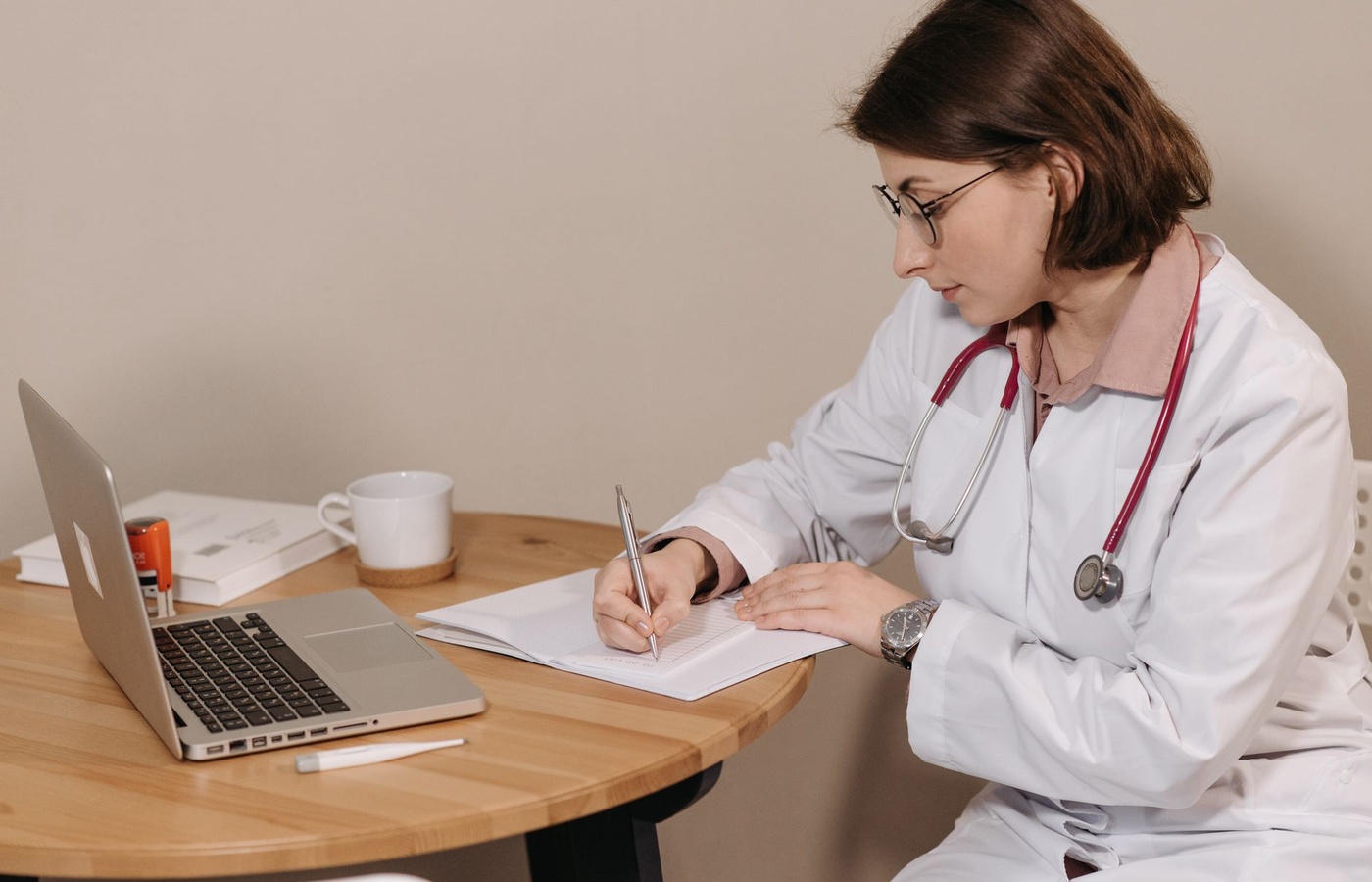 Comprehensive Diabetes and Thyroid Disorders: Pathophysiology, Symptoms, and Management
