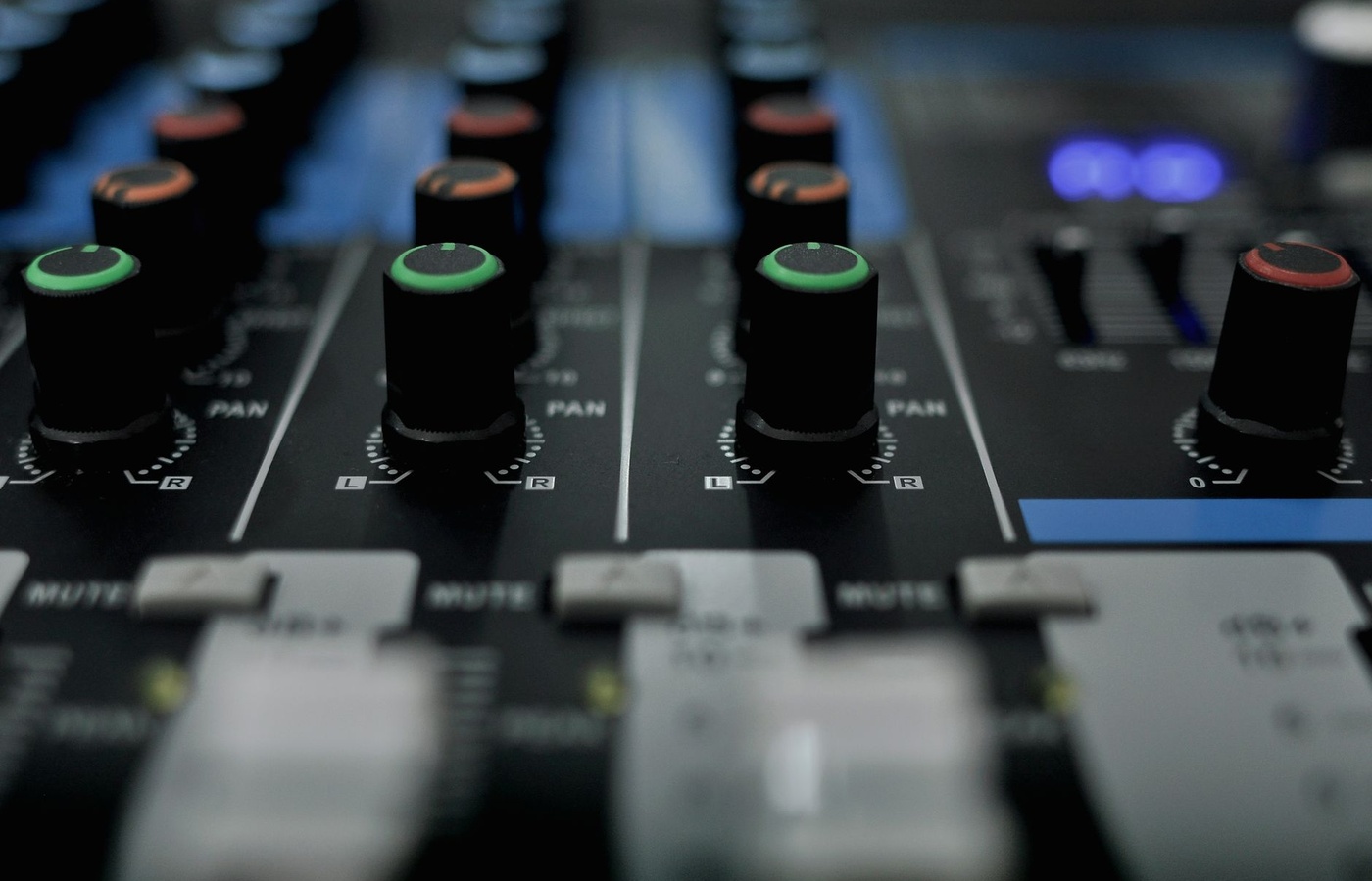 Radio Communications – Advantages, Disadvantages, Nets, Security, and Procedures