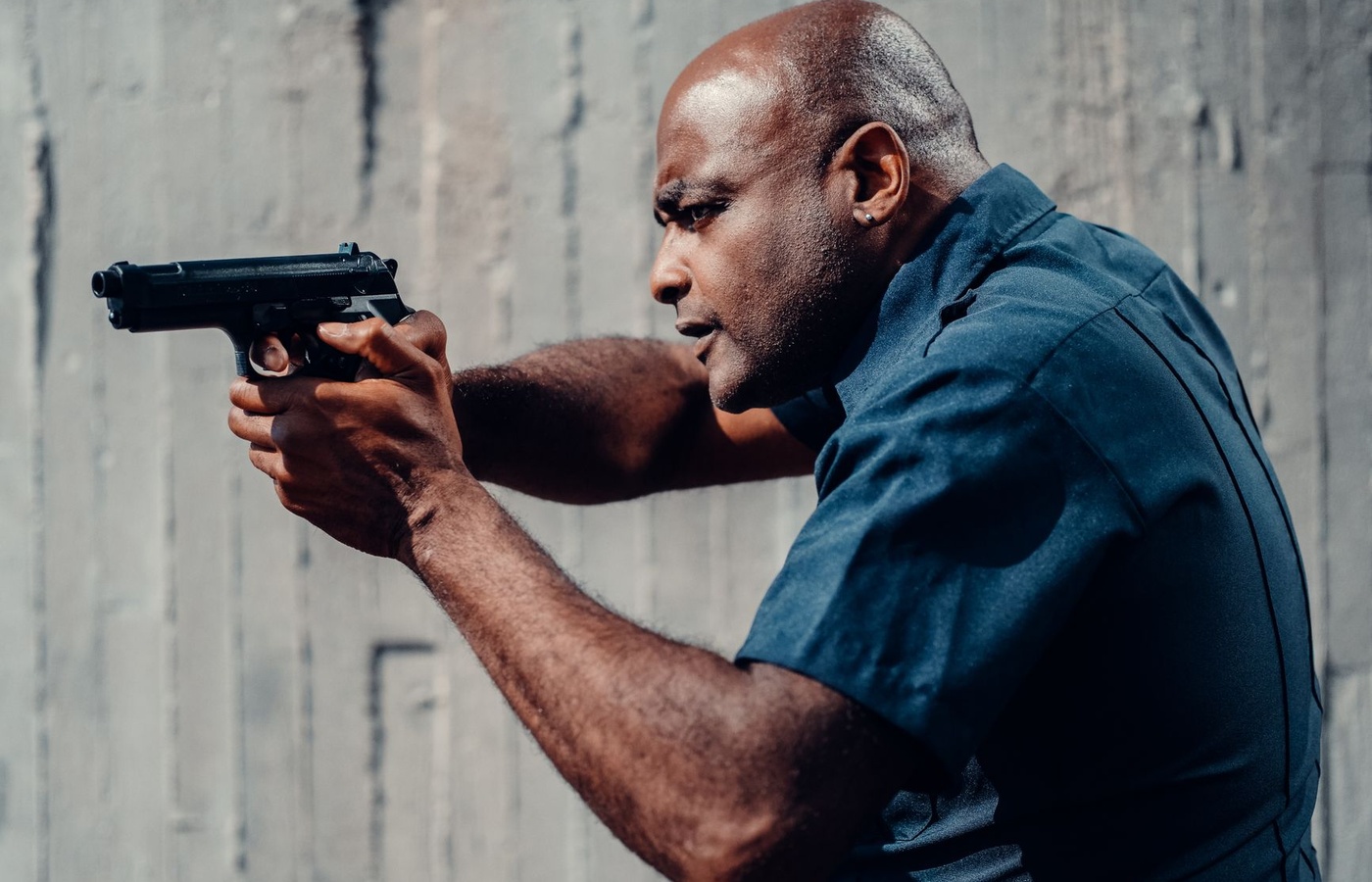 Use of Force and De-escalation Options for Gaining Compliance